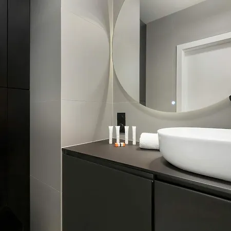 公寓 Baltic Elegance With Parking By Renters Prestige *
