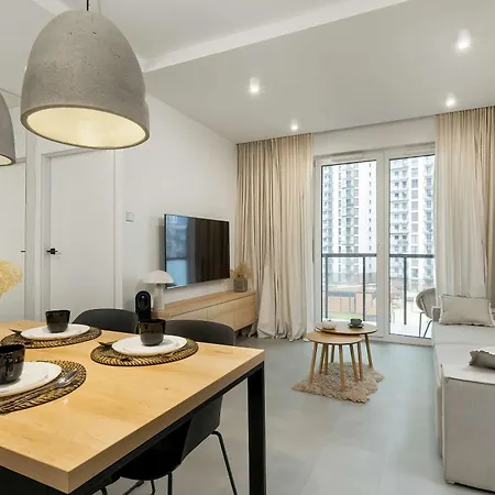 公寓 Baltic Elegance With Parking By Renters Prestige