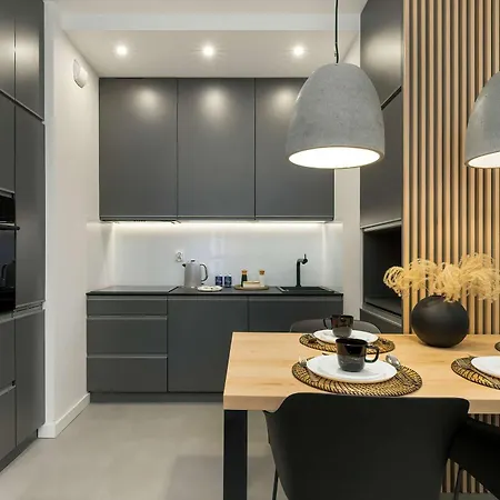 公寓 Baltic Elegance With Parking By Renters Prestige