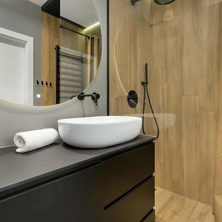 Baltic Elegance With Parking By Renters Prestige