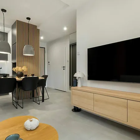 Baltic Elegance With Parking By Renters Prestige